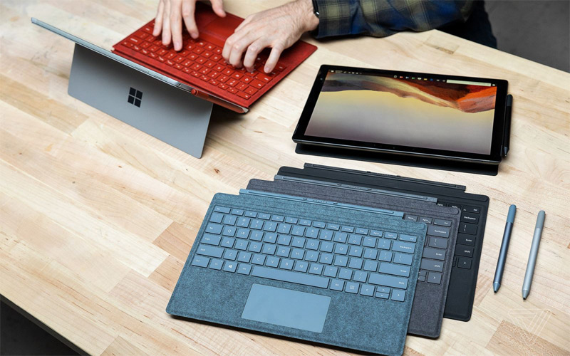 Microsoft Surface Pro 6 còn có thêm cả phiên bản bàn phím vải Alcantaran cao cấp