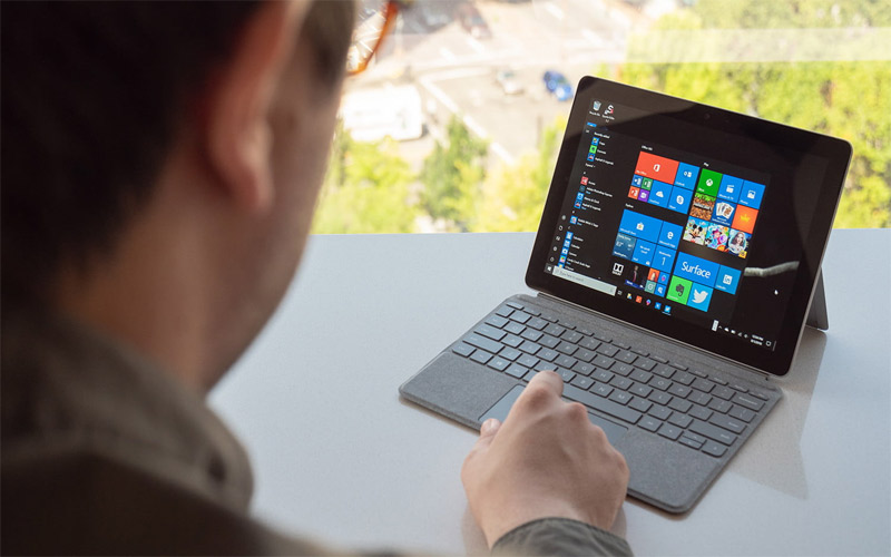 Surface Go là chiếc máy tính nhỏ nhất thế giới Surface Go là chiếc máy tính nhỏ nhất thế giới