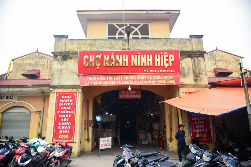 Chợ Nành Ninh Hiệp đa dạng thời trang cho mọi lứa tuổi