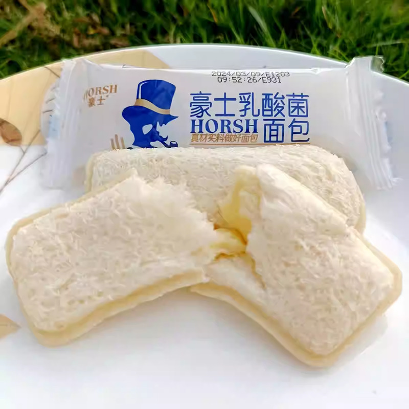 Bánh mì sữa tươi Horsh: Vỏ mềm, nhân sữa tươi béo ngậy, ngon tuyệt vời.